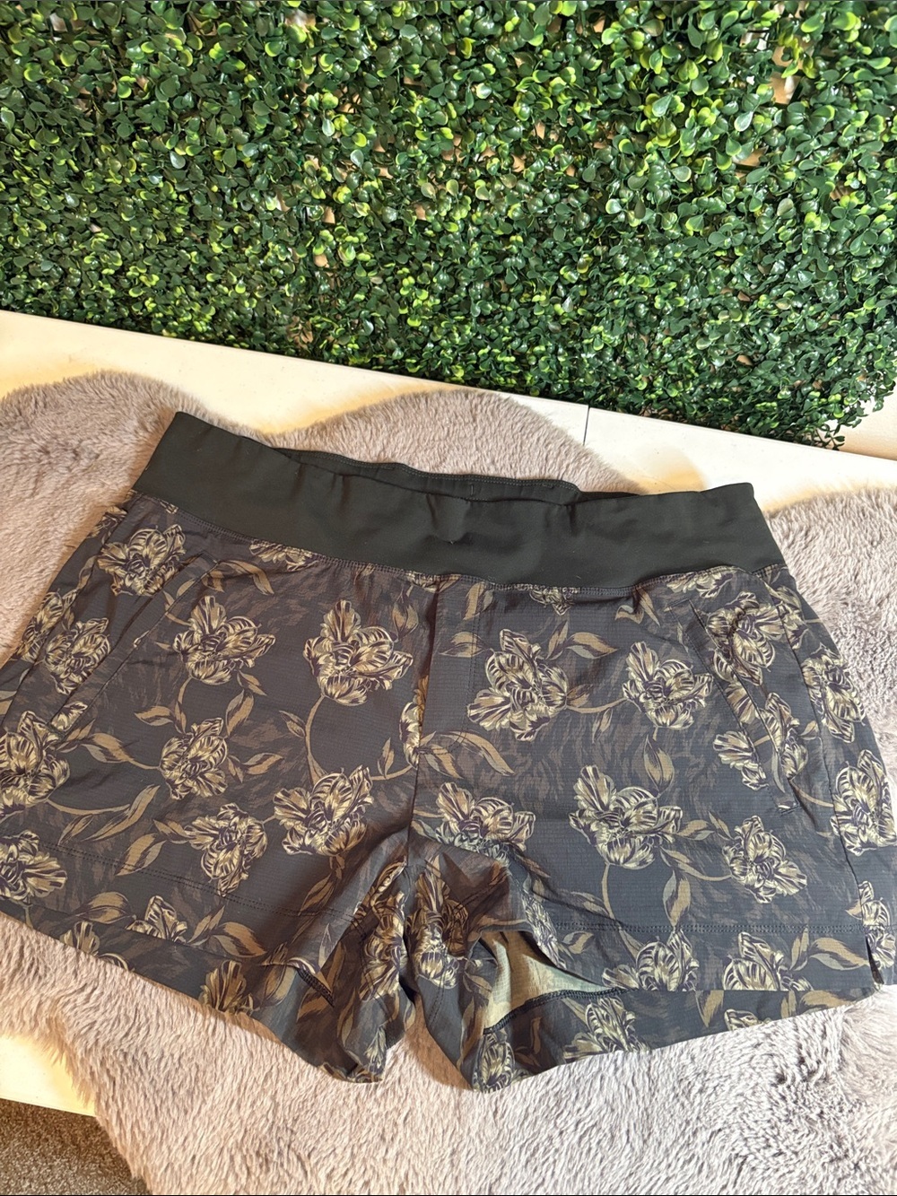Athleta Dark Green Floral Athletic Shorts Size 18